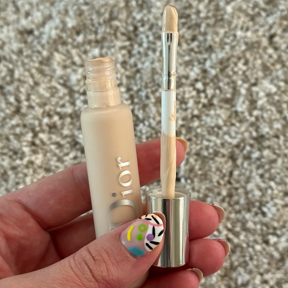 SOLD Dior backstage perfecting concealer in 0N - Picture 5 of 6